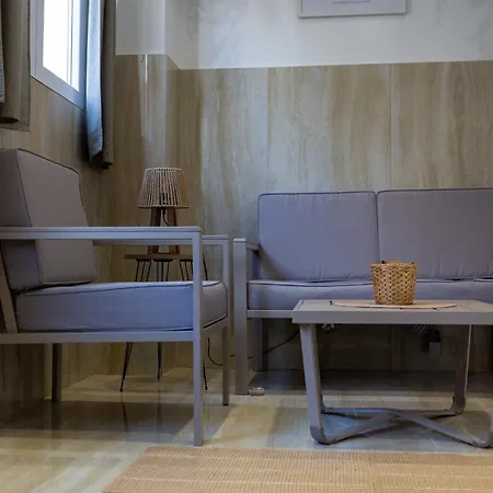 Urban Nest Apartment *