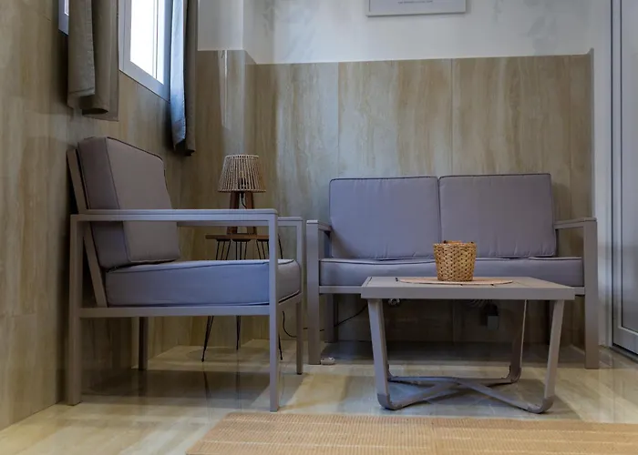 Urban Nest Apartment *