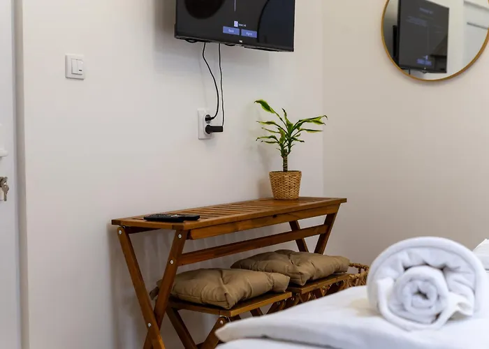 Urban Nest Apartment *