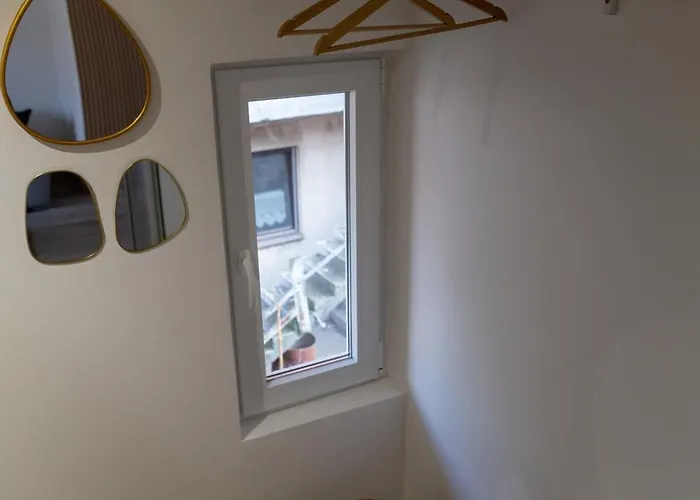 Urban Nest Apartment *