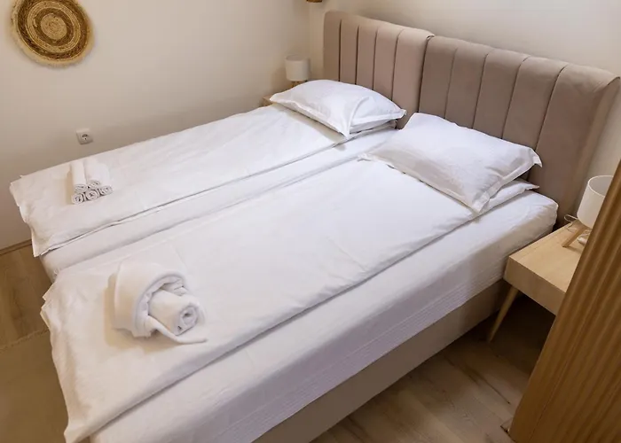 Urban Nest Apartment *