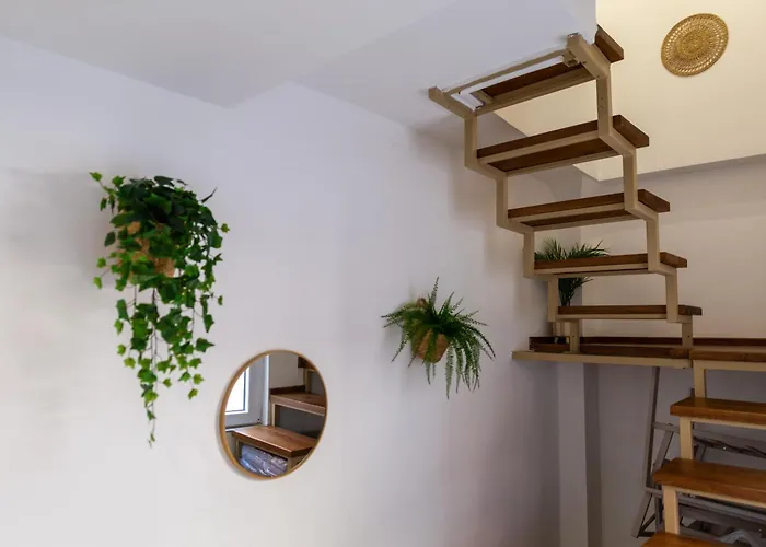 Urban Nest Apartment *