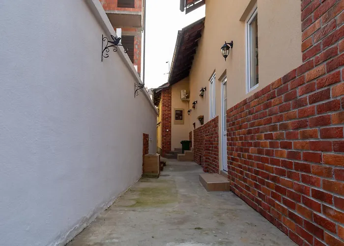 Urban Nest Apartment *